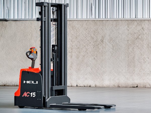 tipos de montacargas para almacenes