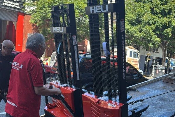 que es un apilador electrico