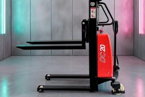 apiladores semi electricos HELI